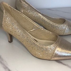 NEW Anne Klein champagne crystal studded metallic low heel  a13
